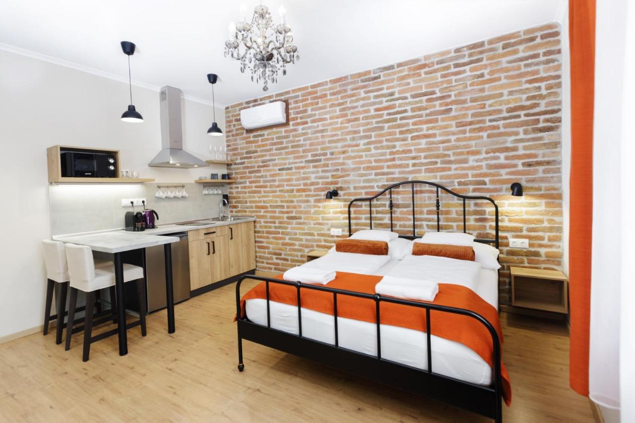 Anova Apartman Дьюла Экстерьер фото