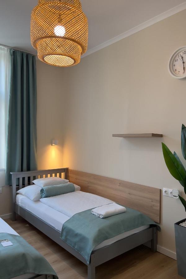 Anova Apartman Дьюла Экстерьер фото